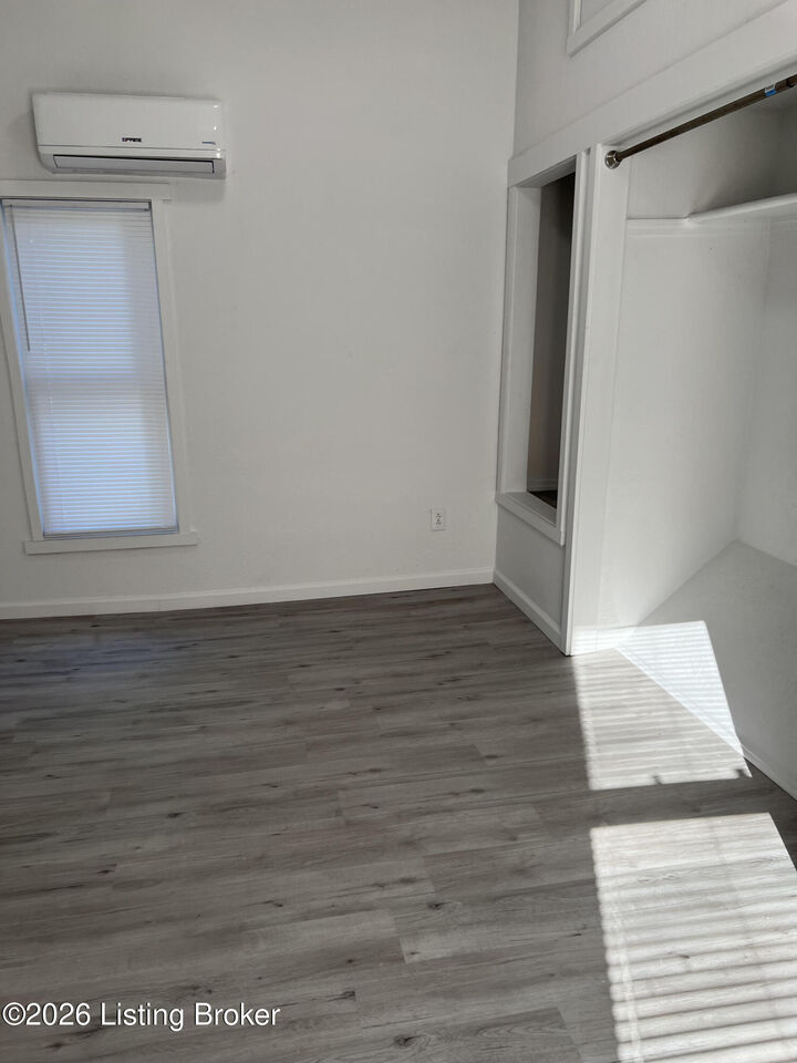 Property Photo: 4813 E Manslick Rd 3 KY 40023