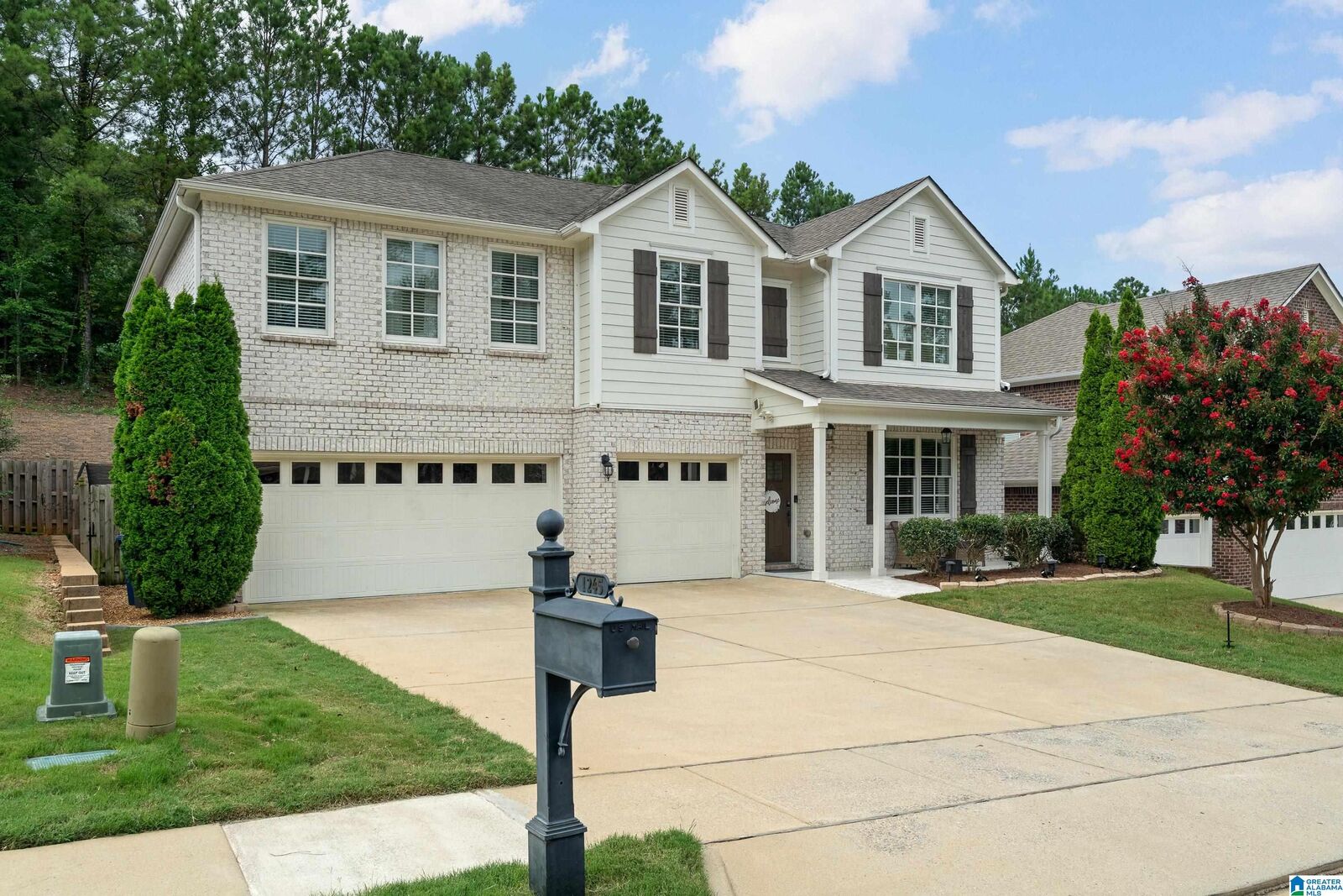Property Photo: 1245 Hunters Gate Drive AL 35242