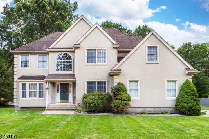 Property Photo:  2 Kingston Ct  NJ 07438 