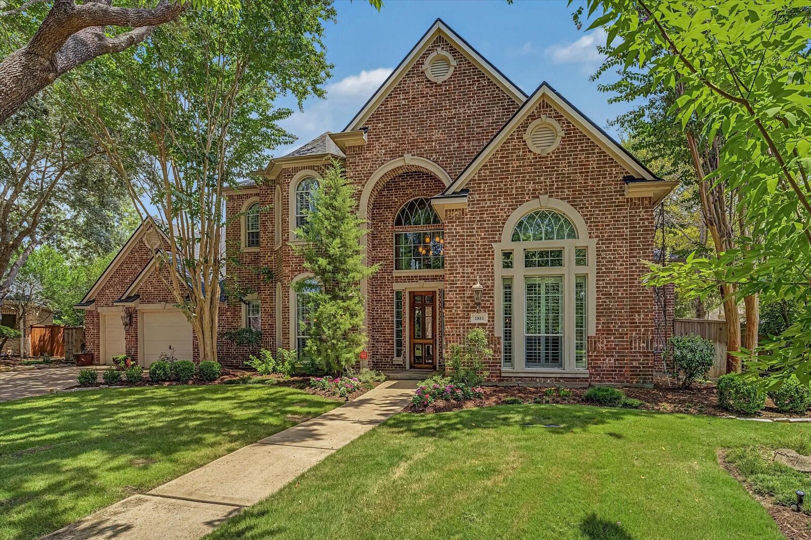 Property Photo: 1811 Oak Shadow Court TX 77479