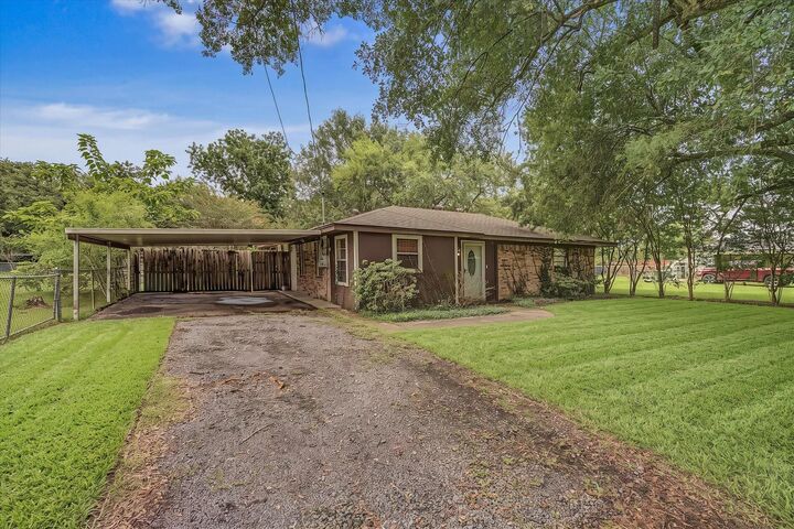 Property Photo: 2655 Holton Road TX 77707