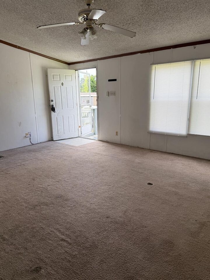 Property Photo:  106 Courtland Court  TX 77562 