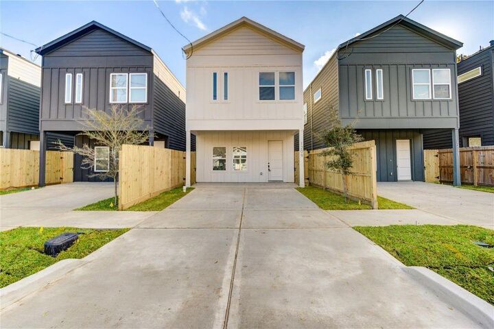 Property Photo: 1217 Dewalt Street TX 77088