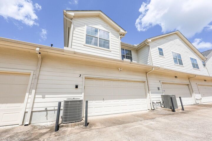 Property Photo: 2865 Westhollow Drive 3 TX 77082