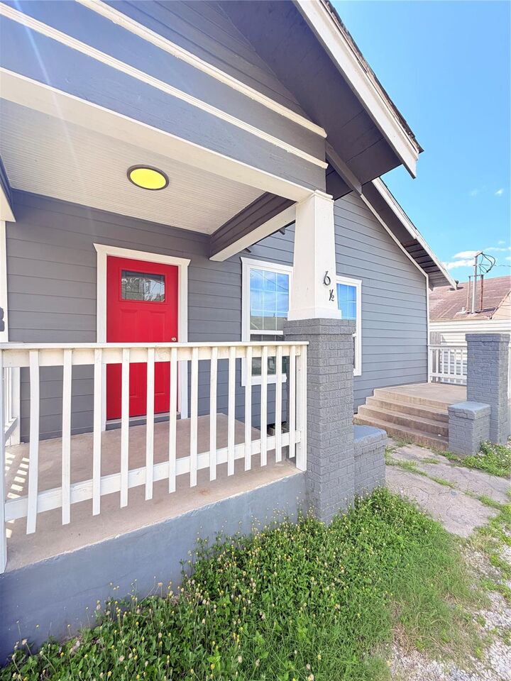 Property Photo: 6 Burr Street 1/2 TX 77011