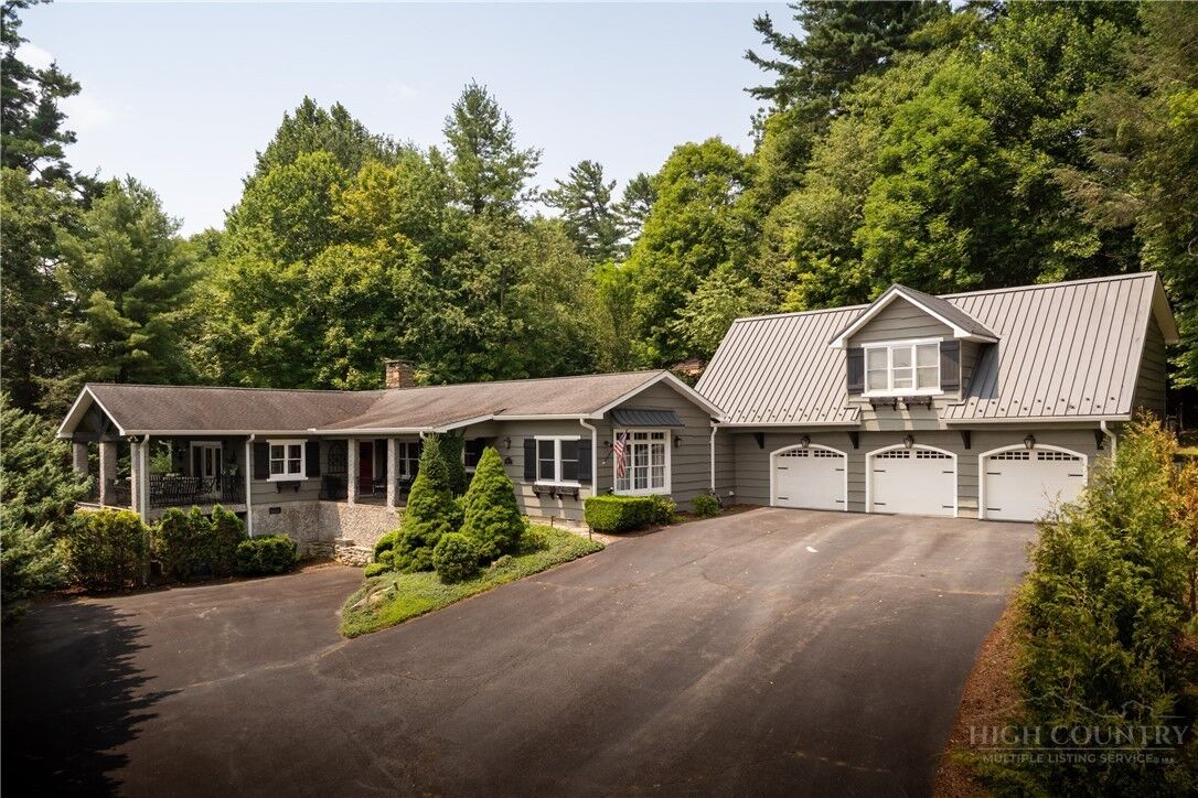 Property Photo:  305 Laurel Lane  NC 28605 