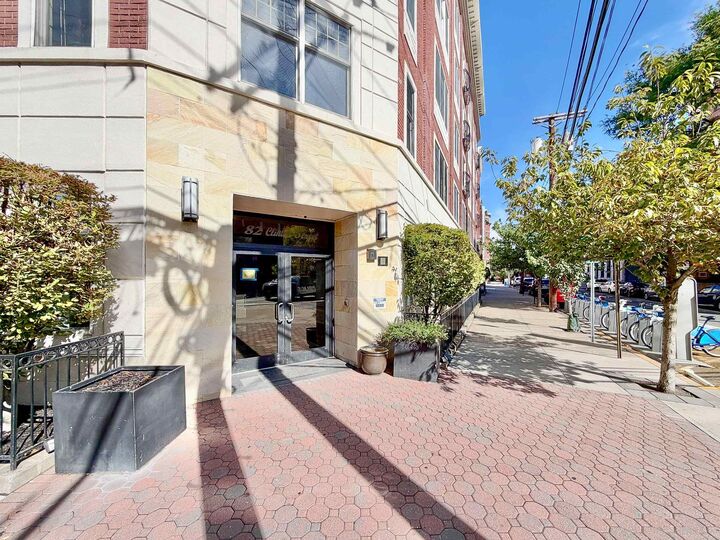 Property Photo:  82 Clinton St 2B  NJ 07030 