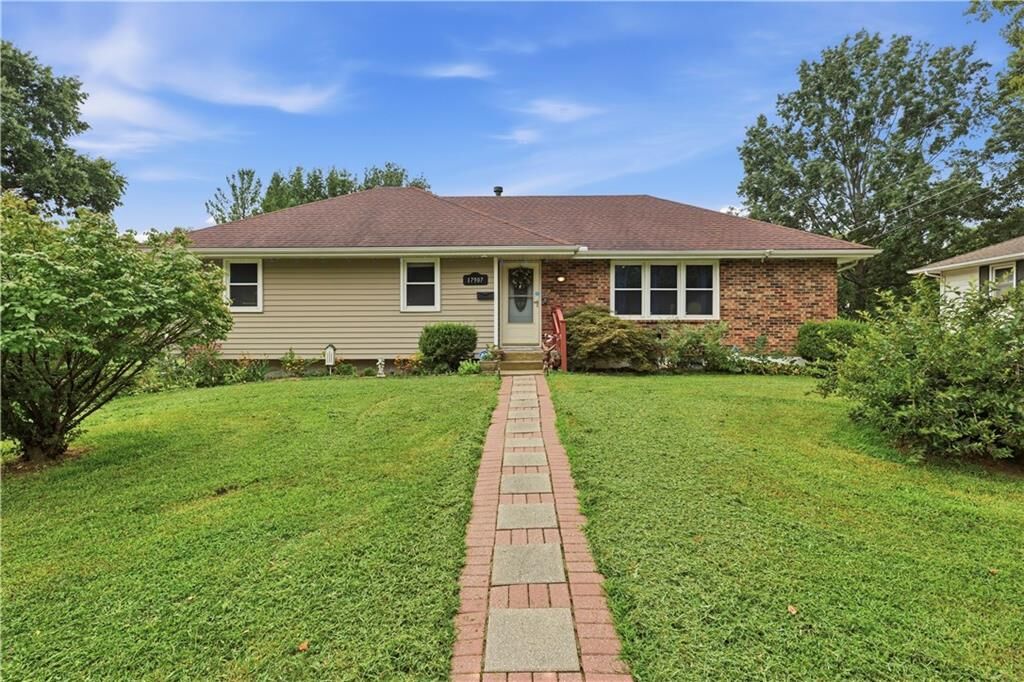 Property Photo:  17907 E Redwood Drive  MO 64056 
