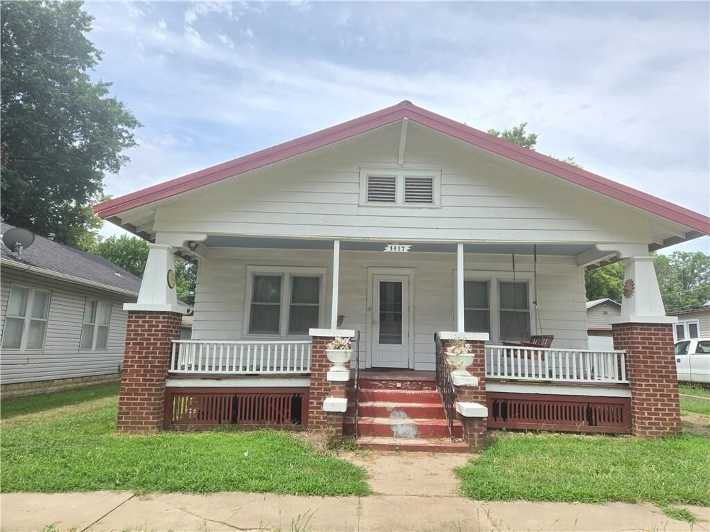 Property Photo: 1417 N 8th Street KS 67301