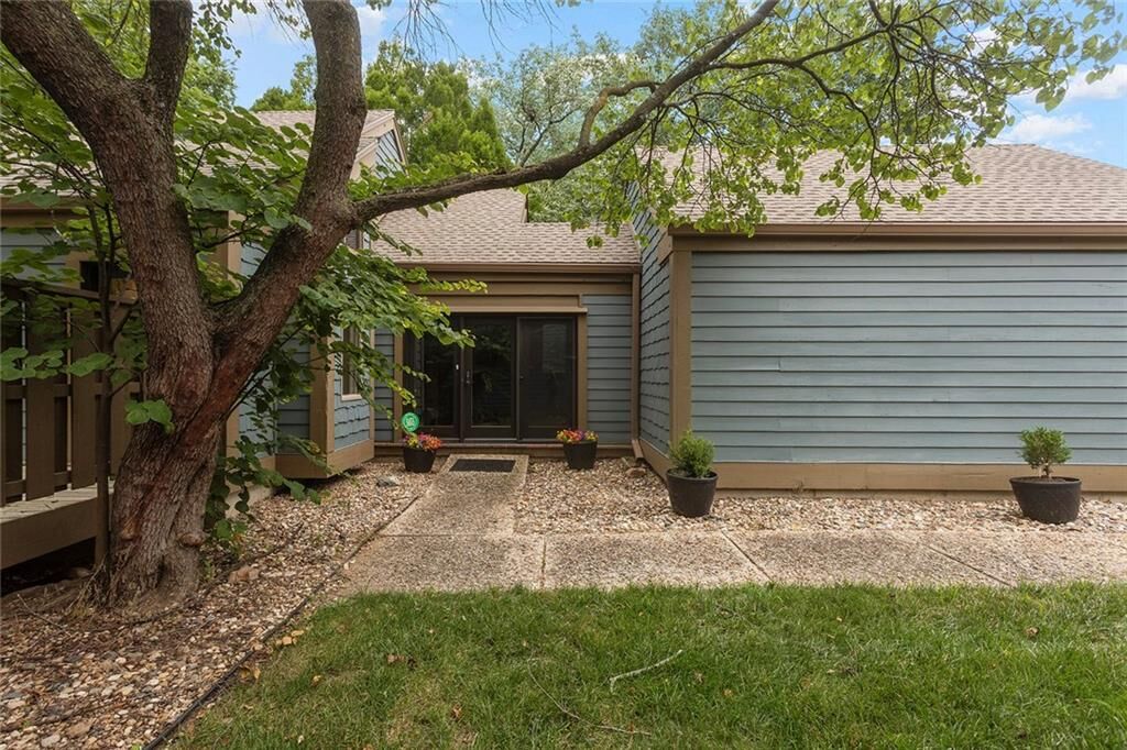 Property Photo: 331 Westwoods Circle MO 64068