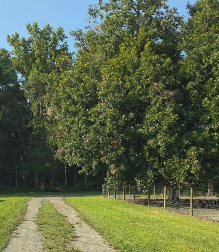 Property Photo: 3415 Cr 679 FL 33597