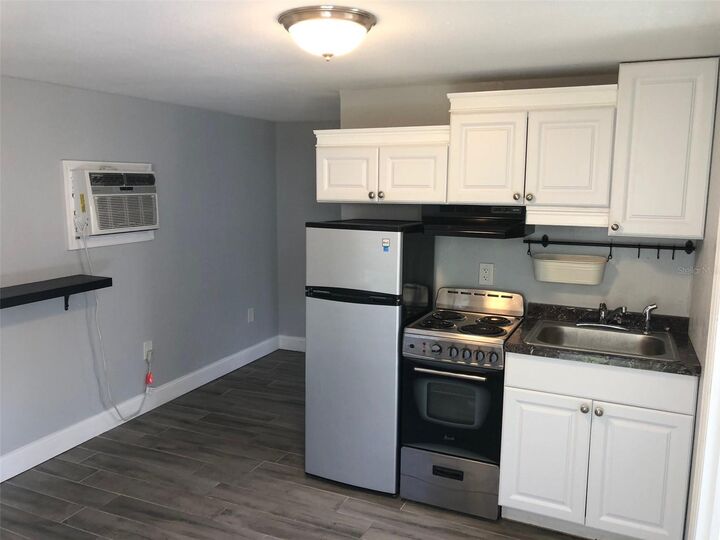 Property Photo:  216 12th Avenue N Downstairs  FL 33701 