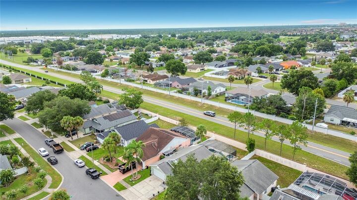 Property Photo: 7732 Water Oak Ct FL 34747