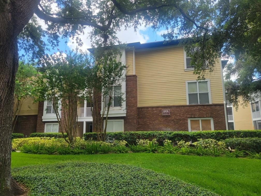 Property Photo: 10024 Strafford Oak Court 813 FL 33624