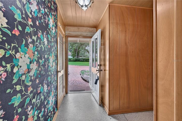 Property Photo: 2435 Broadvue Ave FL 32726