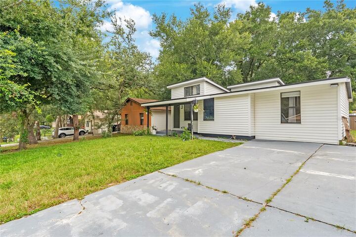 Property Photo:  415 S Lancelot Avenue  FL 32835 