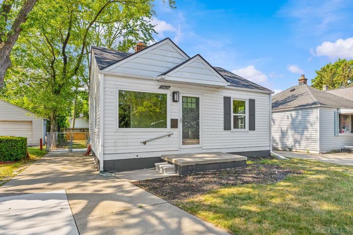 Property Photo: 20626 Ridgemont Road MI 48225