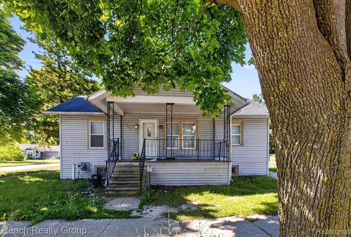 Property Photo:  1603 Cooper Avenue  MI 48602 5104 