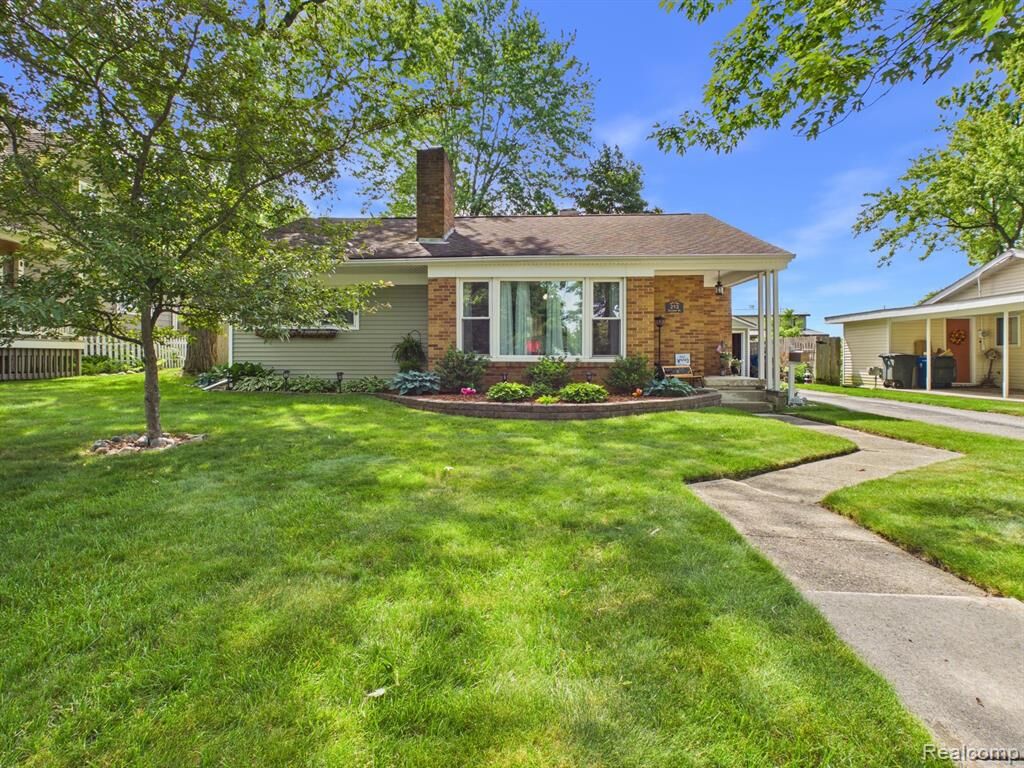 Property Photo:  213 Sawyer Street  MI 48439 1344 