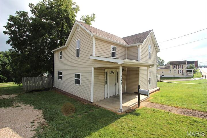 Property Photo:  206 W School Street  MO 63628 
