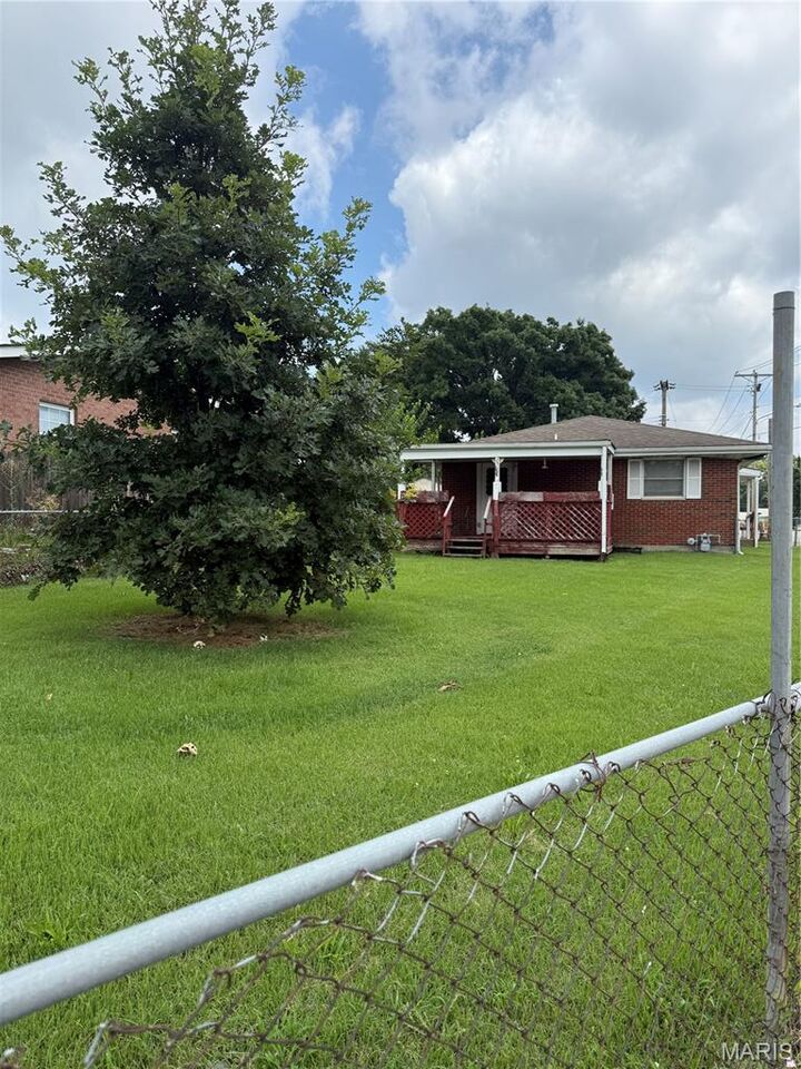 Property Photo: 1200 Alton Avenue IL 62060