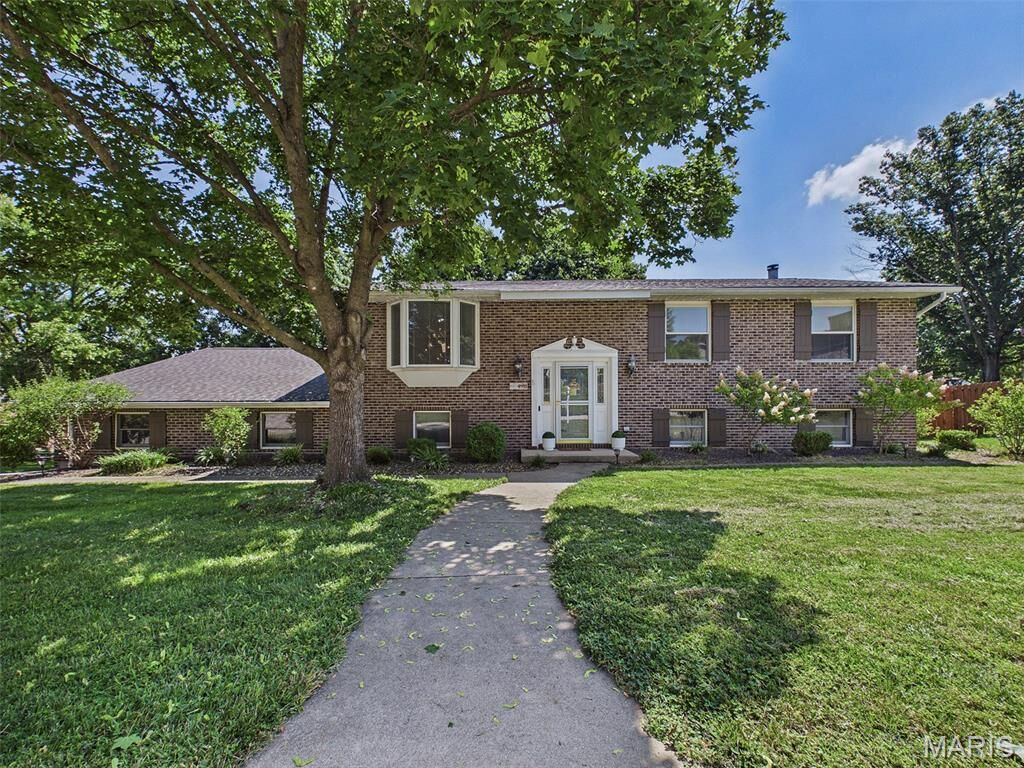 Property Photo:  4911 Westmont Avenue  IL 62035 