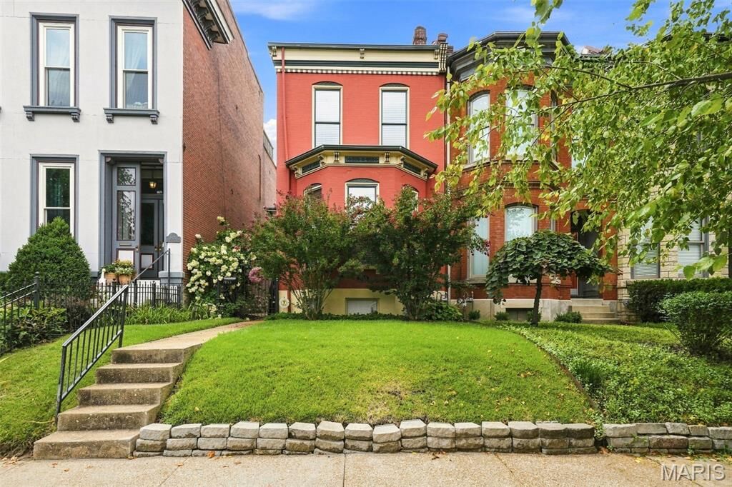 Property Photo: 1923 S Compton Avenue MO 63104