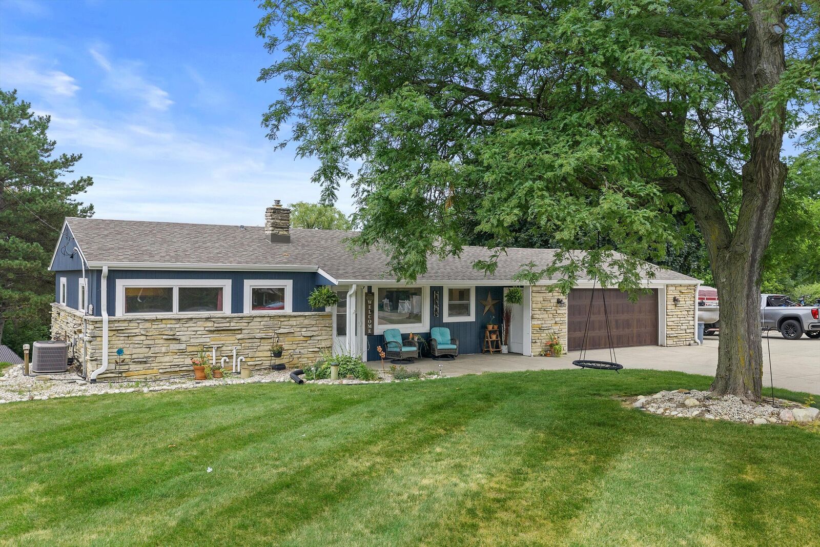 Property Photo:  N68w29926 Hartling Rd  WI 53029 