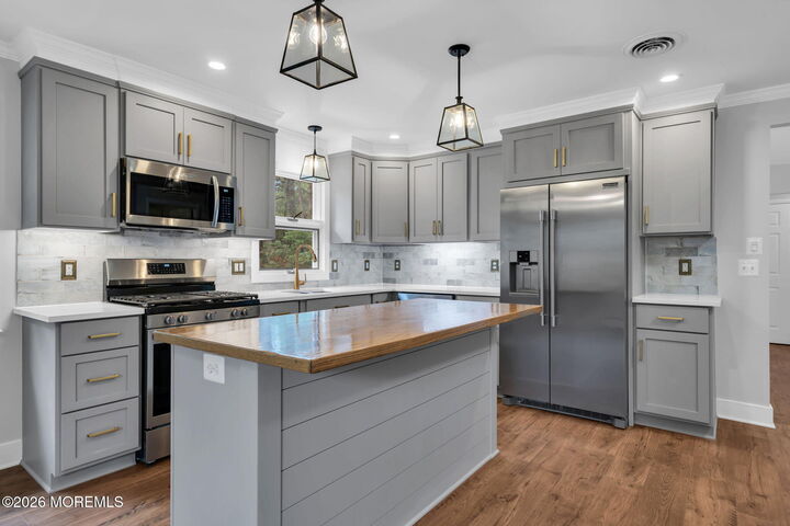 Property Photo:  52 Castleton Drive  NJ 08757 