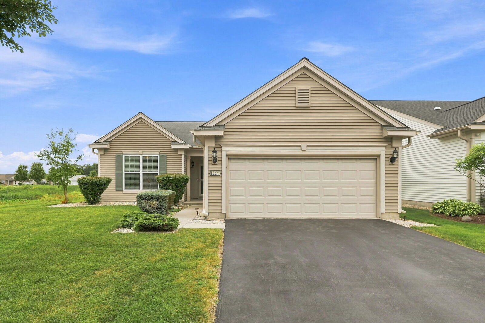 Property Photo:  12231 Russet Lane  IL 60142 