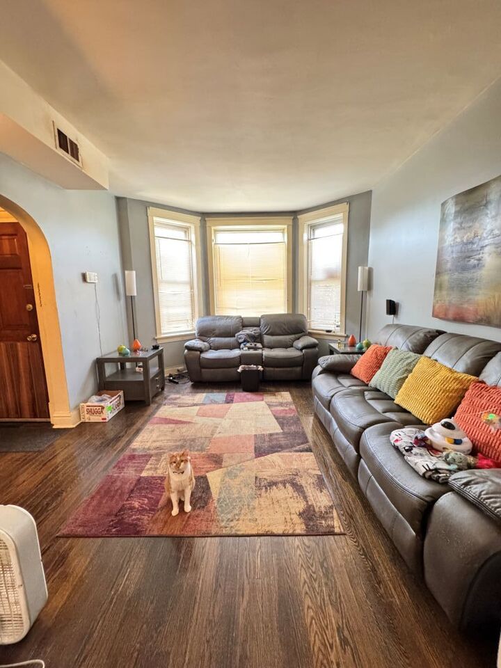 Property Photo: 5019 W Huron Street IL 60644