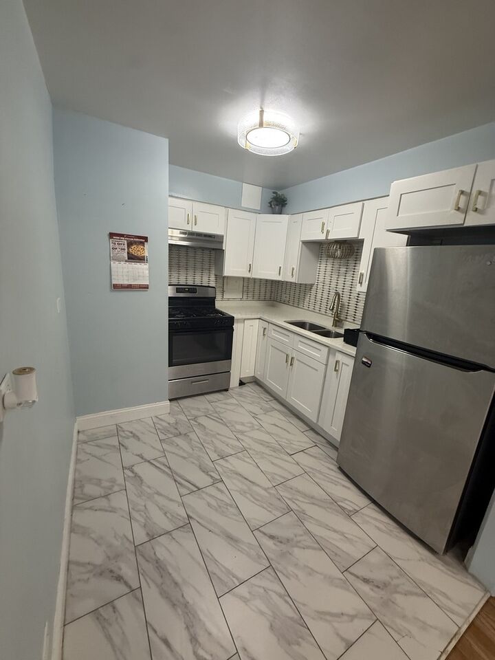 Property Photo:  6700 S Paxton Avenue 102  IL 60649 