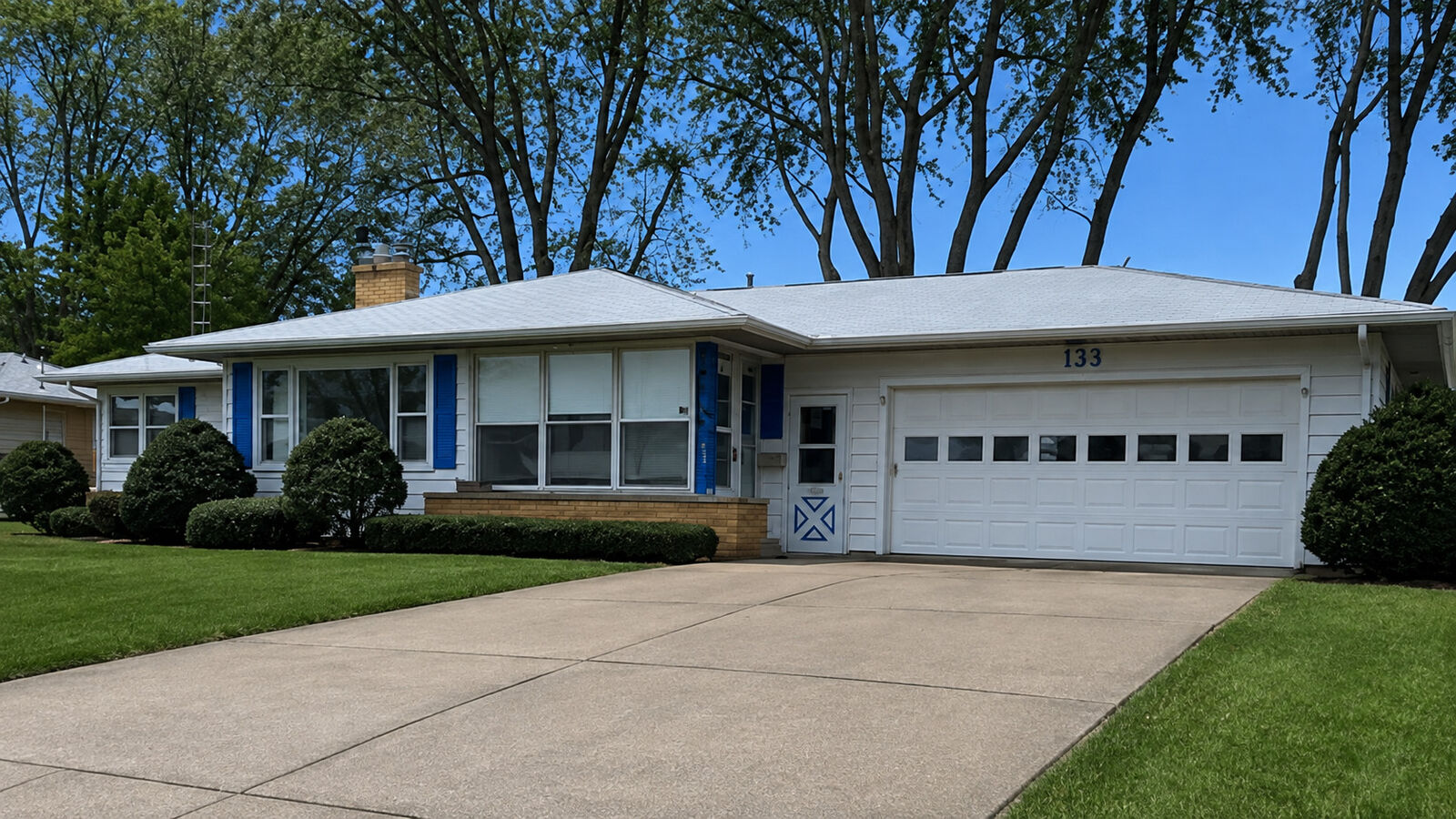 Property Photo:  532 Riley Drive  IL 60152 