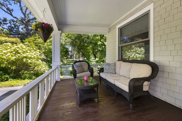 Property Photo: 412 Cumnor Road IL 60043
