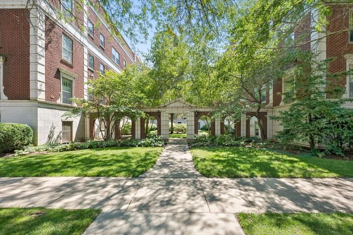 Property Photo: 486 Sheridan Road 2 IL 60202