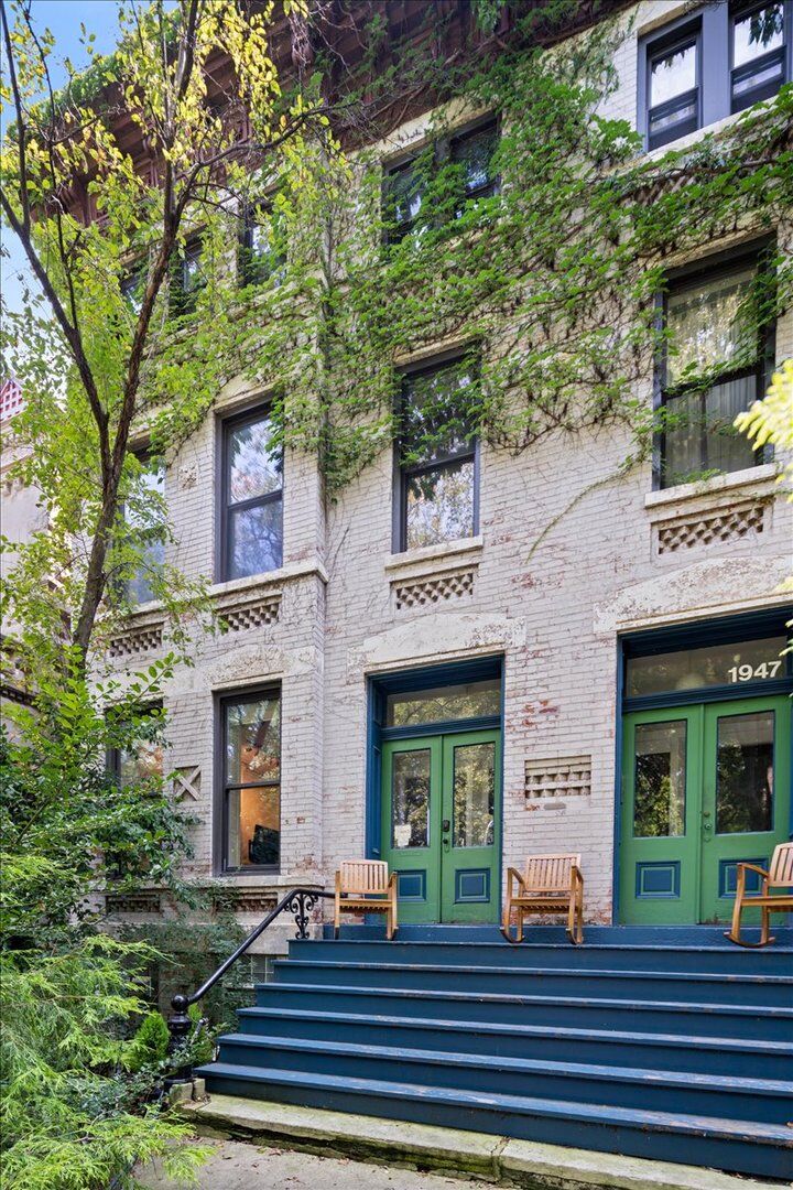 Property Photo: 1945 W Schiller Street 1 IL 60622