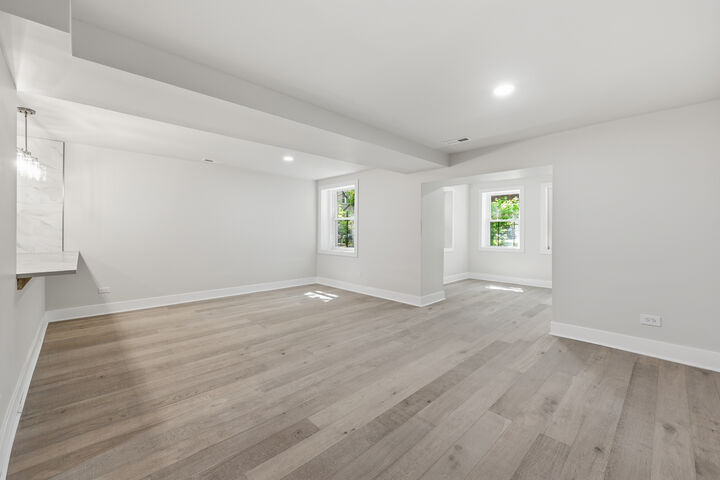 Property Photo: 6335 N Magnolia Avenue G IL 60660
