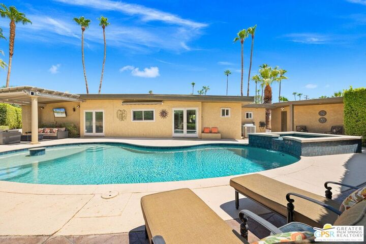 Property Photo:  2295 E Park Drive  CA 92262 