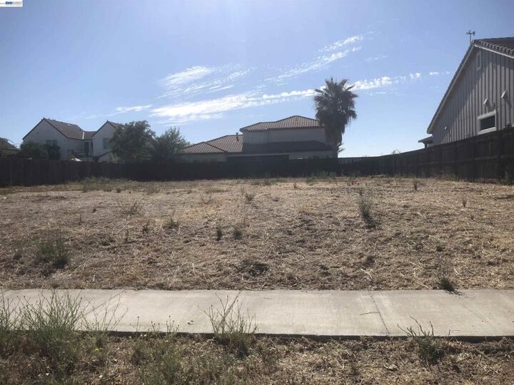Property Photo: 2252 Somerset Cir CA 95776
