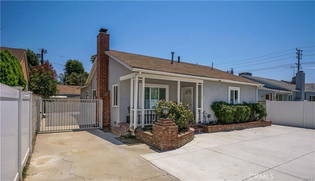 Property Photo: 6418 Whitman Avenue CA 91406