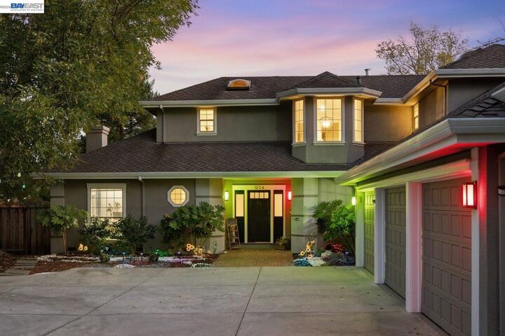 Property Photo: 934 Wilmington Way CA 94062