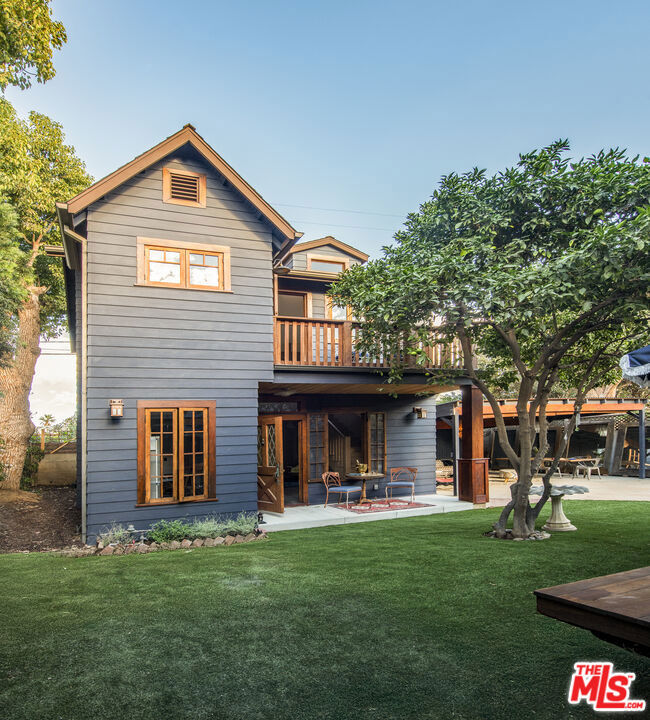 Property Photo:  1718 S Hobart Boulevard  CA 90006 