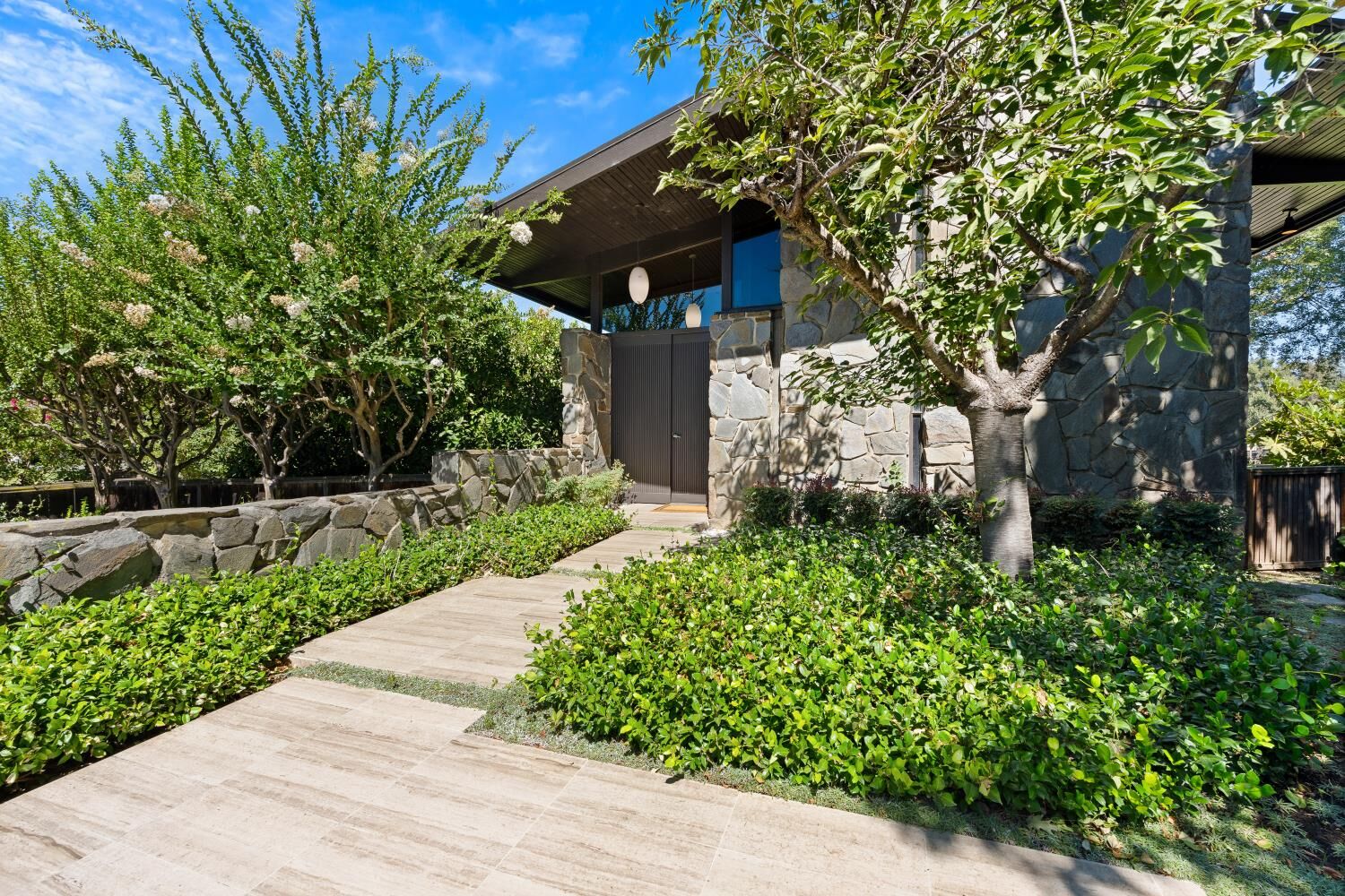 Property Photo: 4 Atherton Island CA 95204