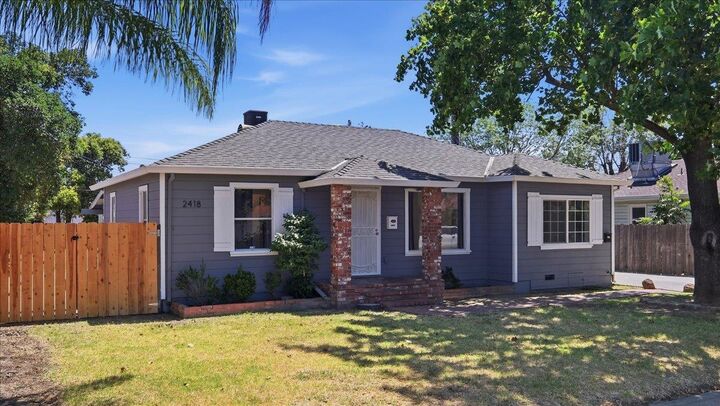 Property Photo:  2418 E Park Street  CA 95205 