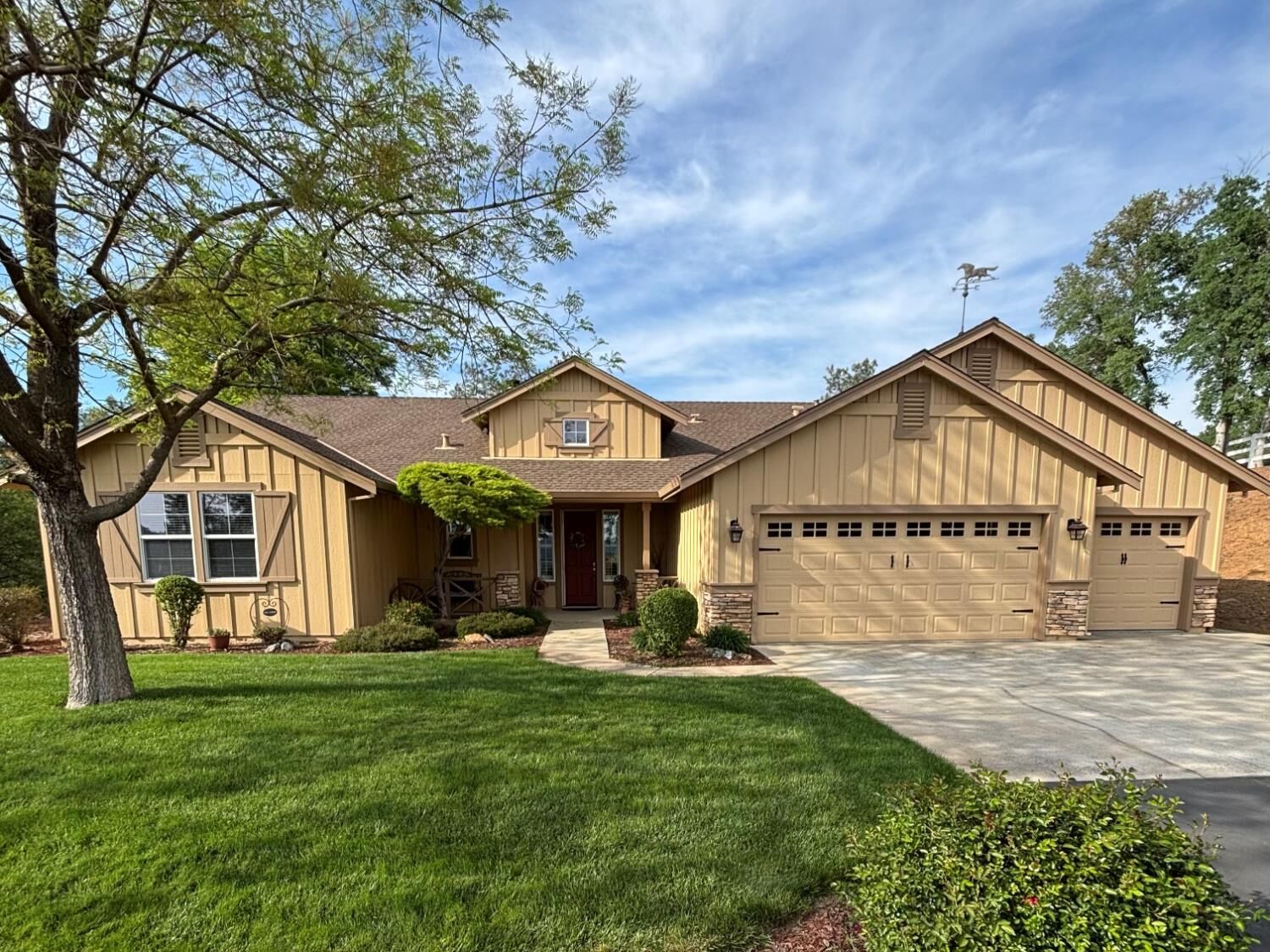 Property Photo: 182 Bridlewood Lane CA 95228