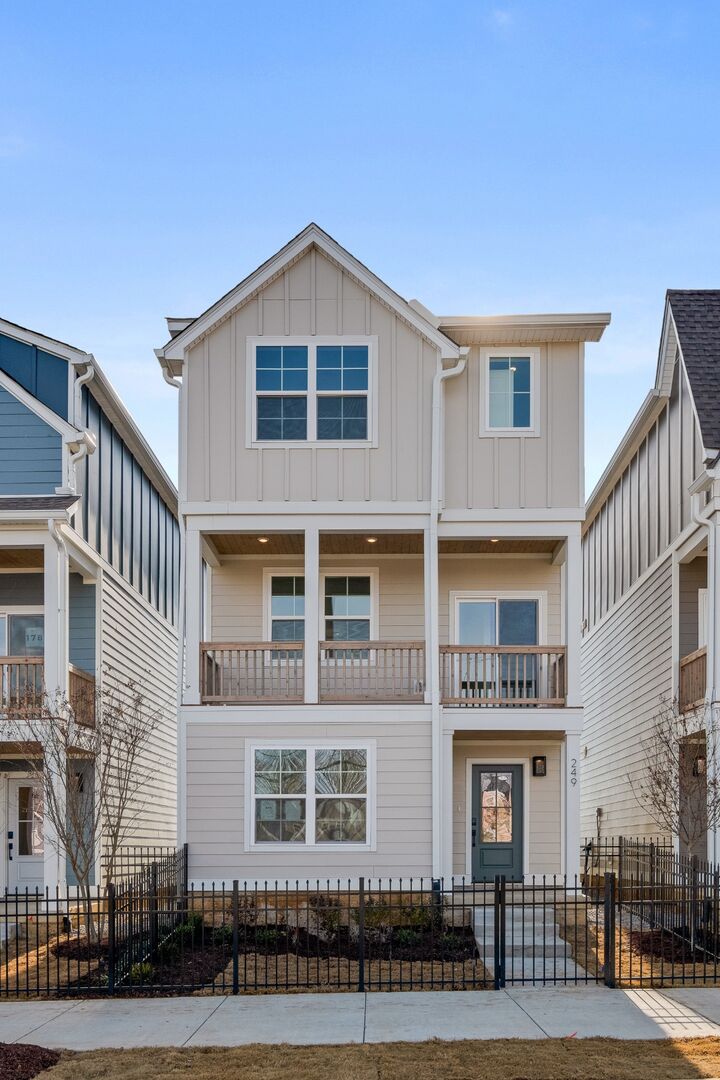 Property Photo: 400 Hawthorn Ln TN 37115