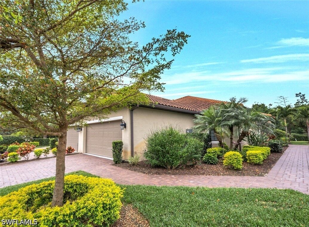 Property Photo: 8209 Lucello Terrace W FL 34114