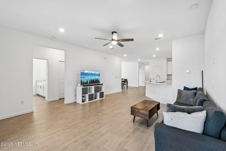 Property Photo: 9729 Gaynor Circle FL 32219