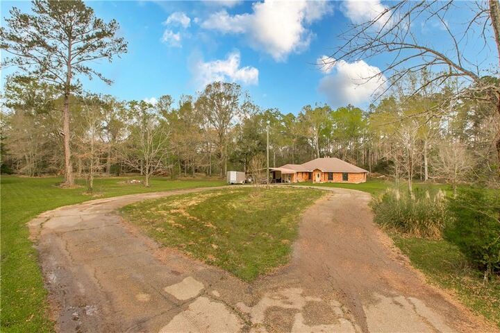 Property Photo:  26000 Robertson Road  LA 70744 