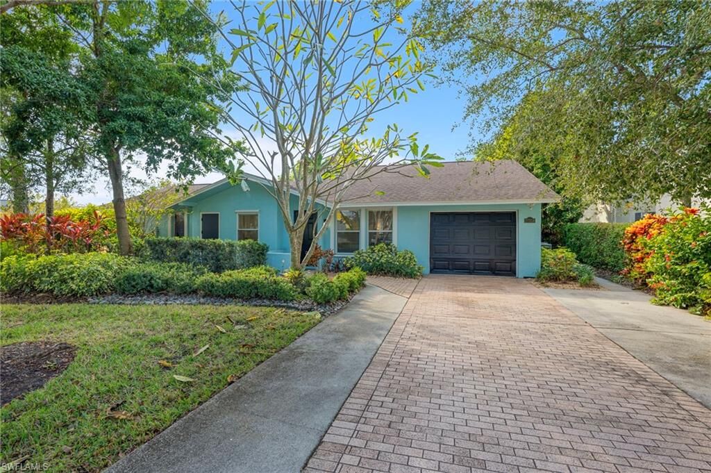 Property Photo:  27218 Barefoot Ln  FL 34135 